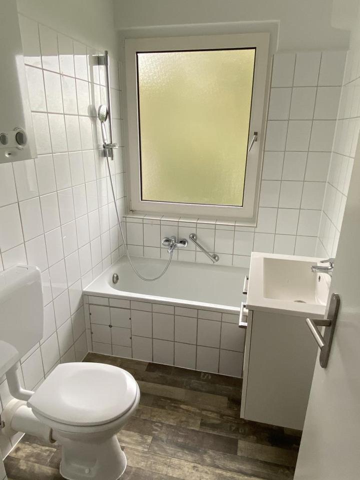 **FRISCH SANIERT**HELLE RÄUME UND RUHIGER WOHNGEGEND!** zimmer