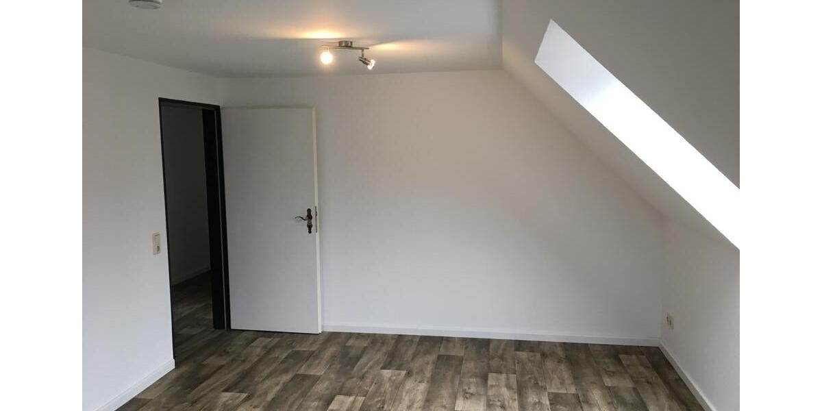 Dachgeschoßwohnung Bodenwerder - 3 Zimmer, 90 m&sup2;, 590&euro; | Angebot:25444378