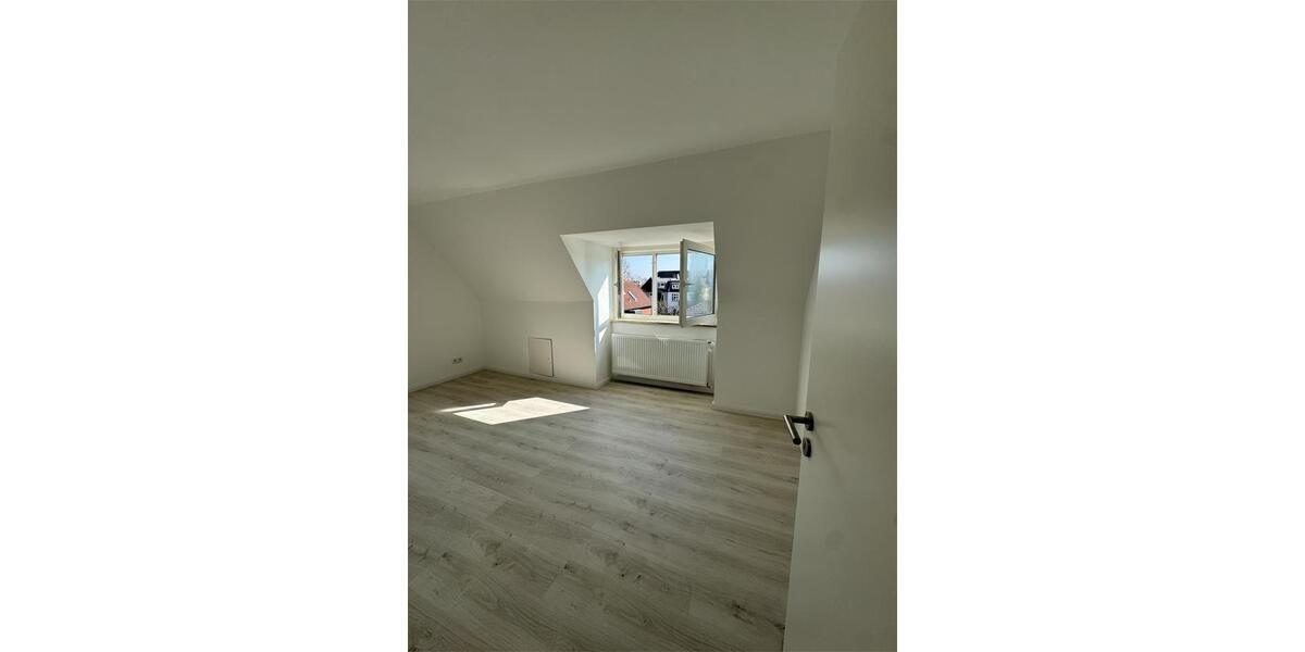 Dachgeschoßwohnung Lübeck Sankt Lorenz Nord - 3 Zimmer, 55 m&sup2;, 900&euro; | Angebot:25791685