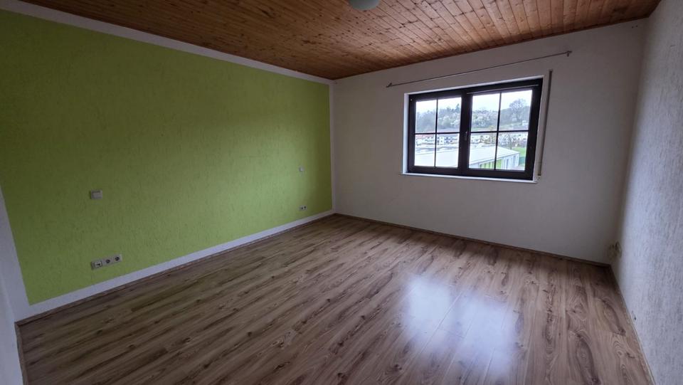 Etagenwohnung Nalbach - 5 Zimmer, 186 m&sup2;, 900&euro; | Angebot:25856540