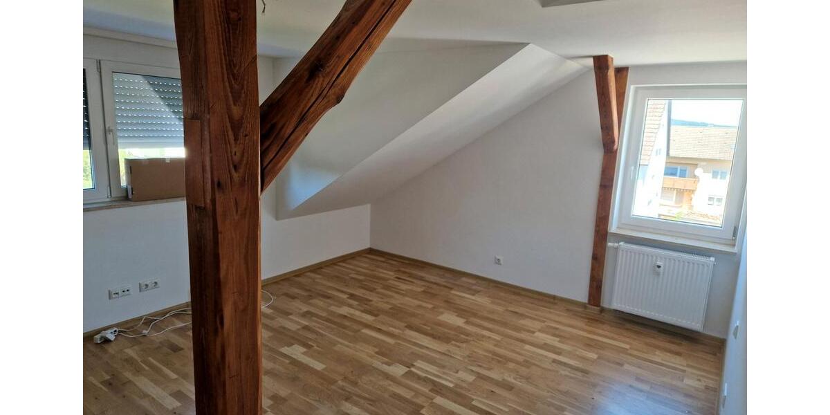 Dachgeschoßwohnung Ebensfeld - 2 Zimmer, 74 m&sup2;, 710&euro; | Angebot:26195886