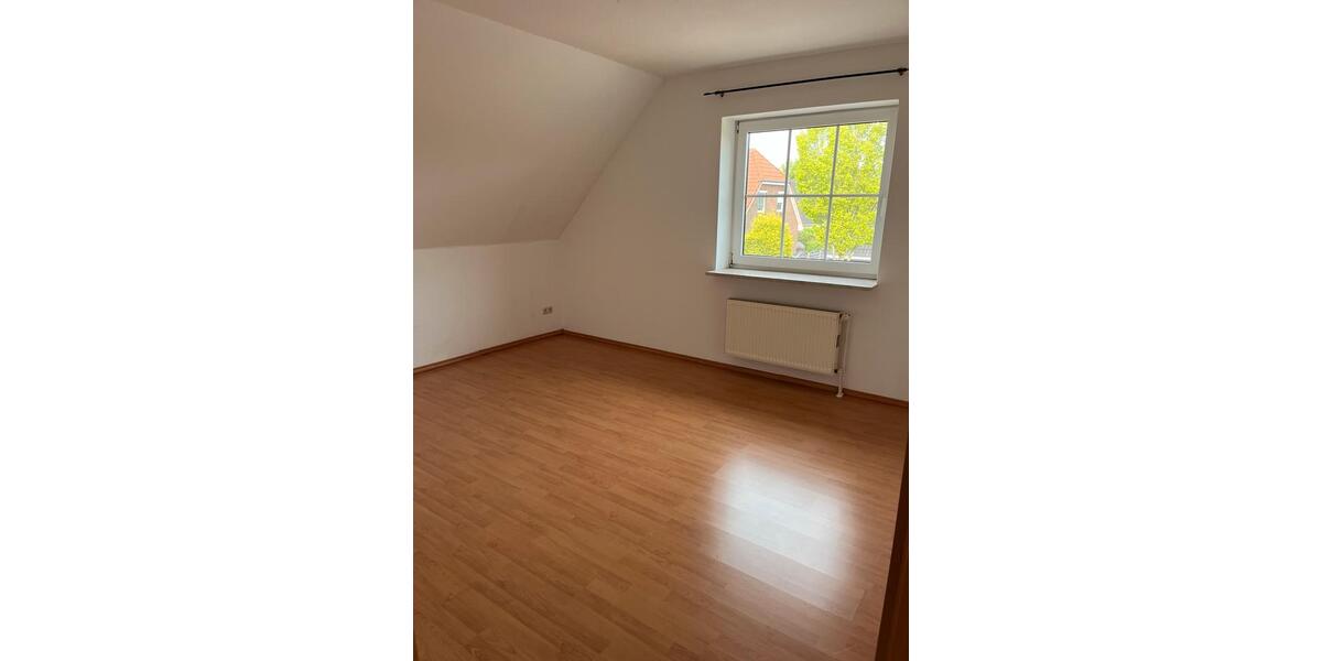 Dachgeschoßwohnung Heide - 3 Zimmer, 82 m&sup2;, 850&euro; | Angebot:26598202