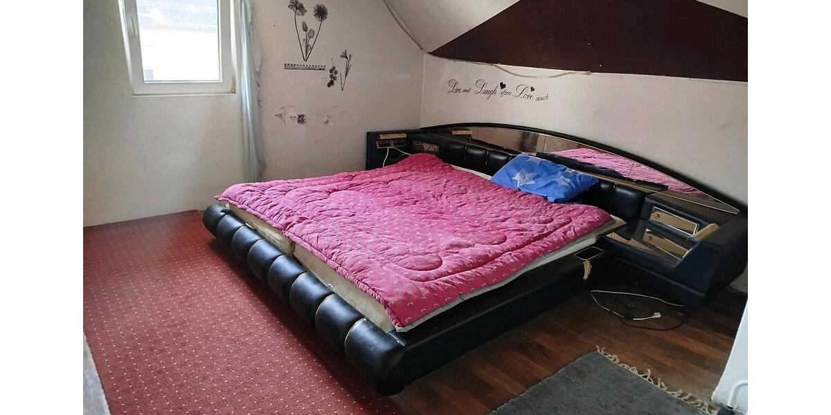 Wohnen auf Zeit Geldersheim - 8 Zimmer, 150 m&sup2;, 350&euro; | Angebot:26303500