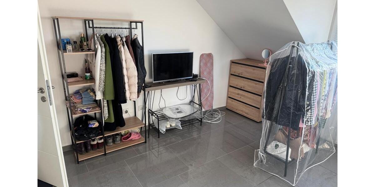 Dachgeschoßwohnung Bonn Poppelsdorf - 1 Zimmer, 37 m&sup2;, 950&euro; | Angebot:24631675