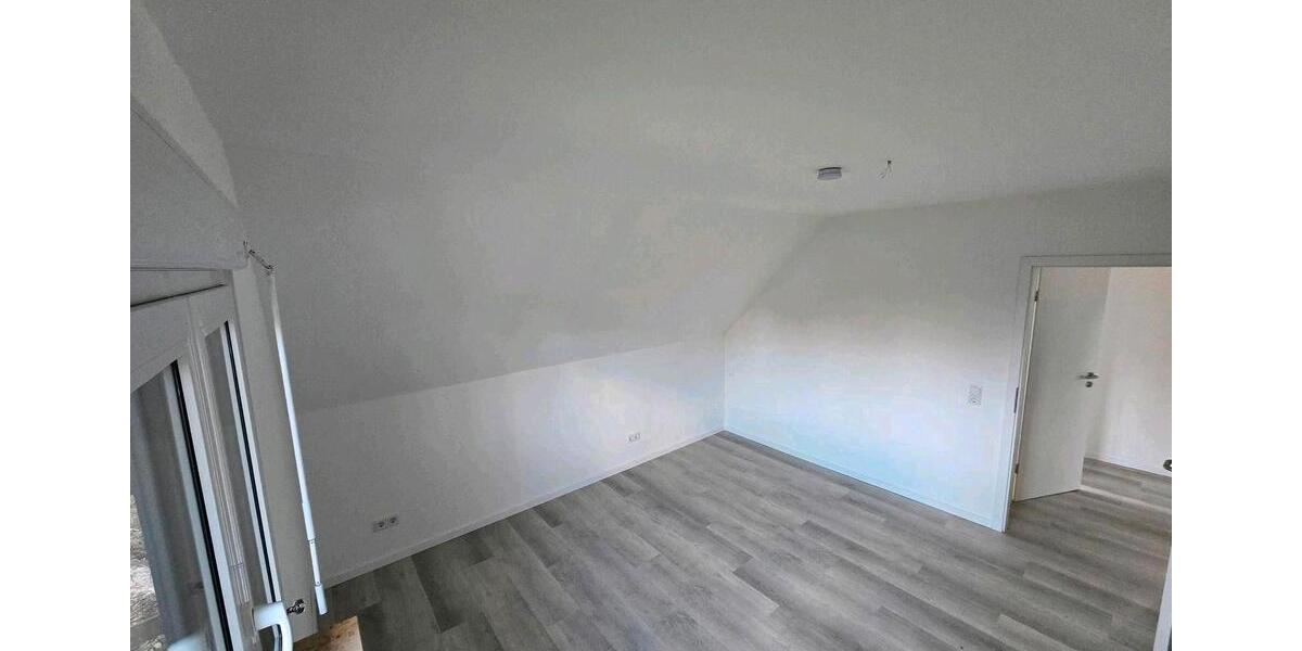 Dachgeschoßwohnung Radevormwald - 3 Zimmer, 76 m&sup2;, 1.100&euro; | Angebot:26506469