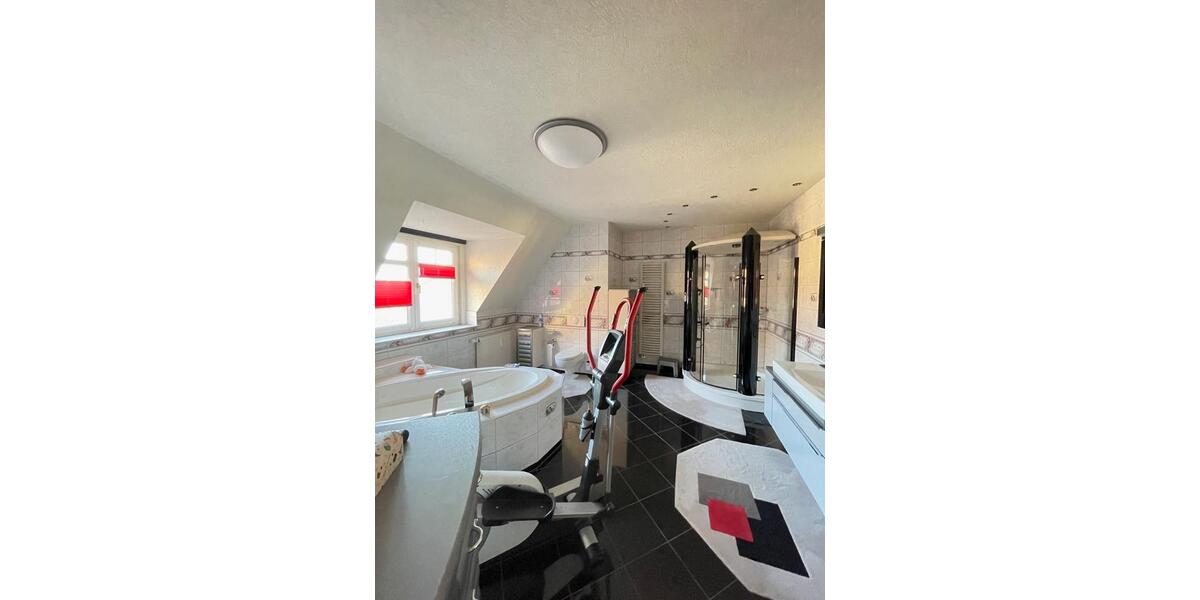 Dachgeschoßwohnung Erfurt Daberstedt - 5 Zimmer, 167 m&sup2;, 1.665&euro; | Angebot:24866952