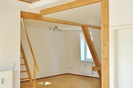 Großzügig geschnittene Dachgeschoss Wohnung zimmer