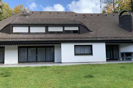 Haus zum Mieten in Sulzbach-Rosenberg 2.950 € 400 m²