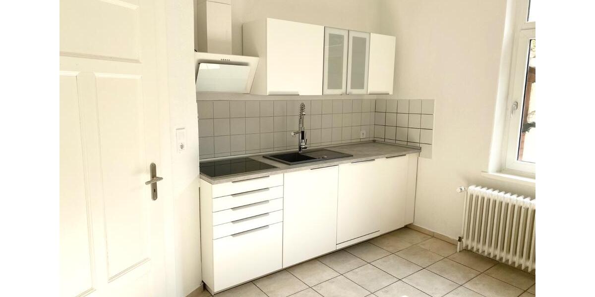 Renovierte Hochparterre Wohnung mit Einbauküche und Garagenstellplatz 4 zimmer
