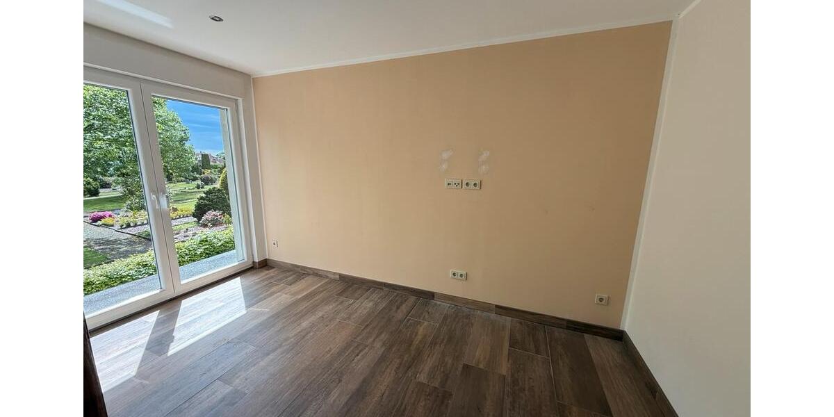 Mehrfamilienhaus, Wohnhaus Hüllhorst - 8 Zimmer, 244 m&sup2;, 2.140&euro; | Angebot:26533419