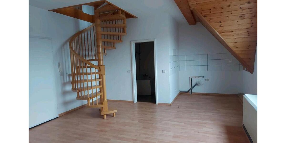 Helle 2 Raum-Maisonette-Wohnung im DG mit Balkon in Kölsa 2 zimmer