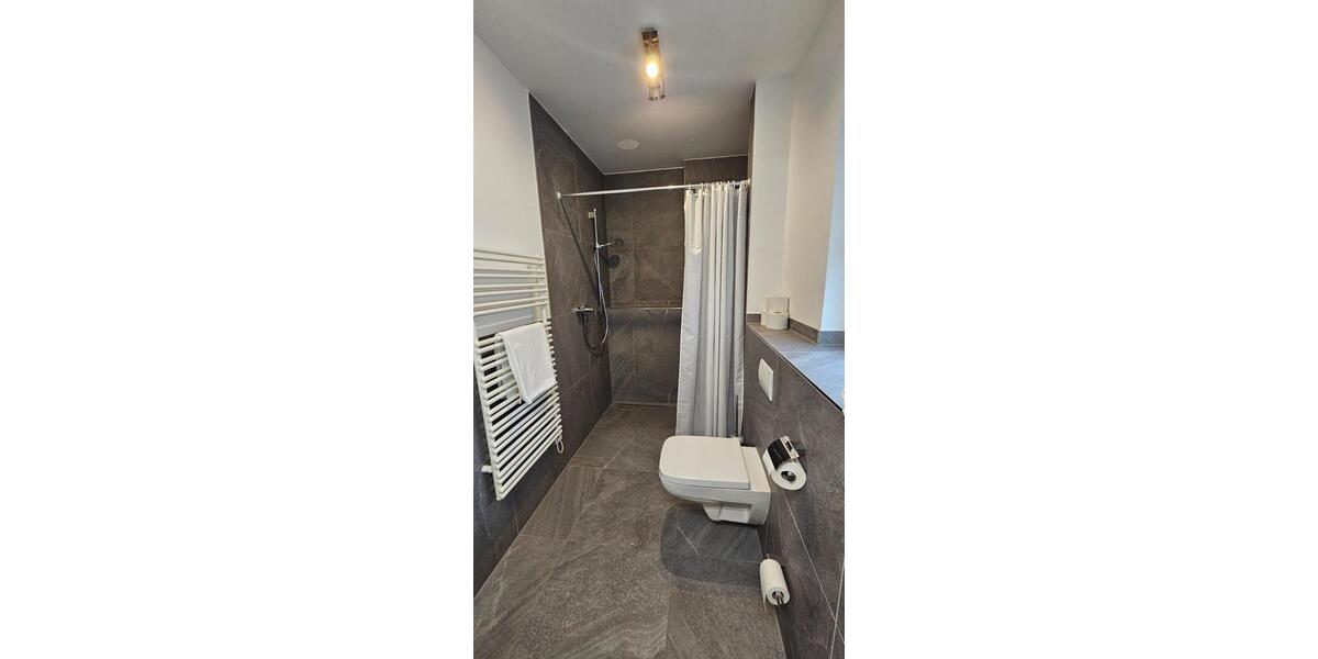 Gehoben ausgestattetes Komfortzimmer mit BadWC u.v.m. 1 zimmer