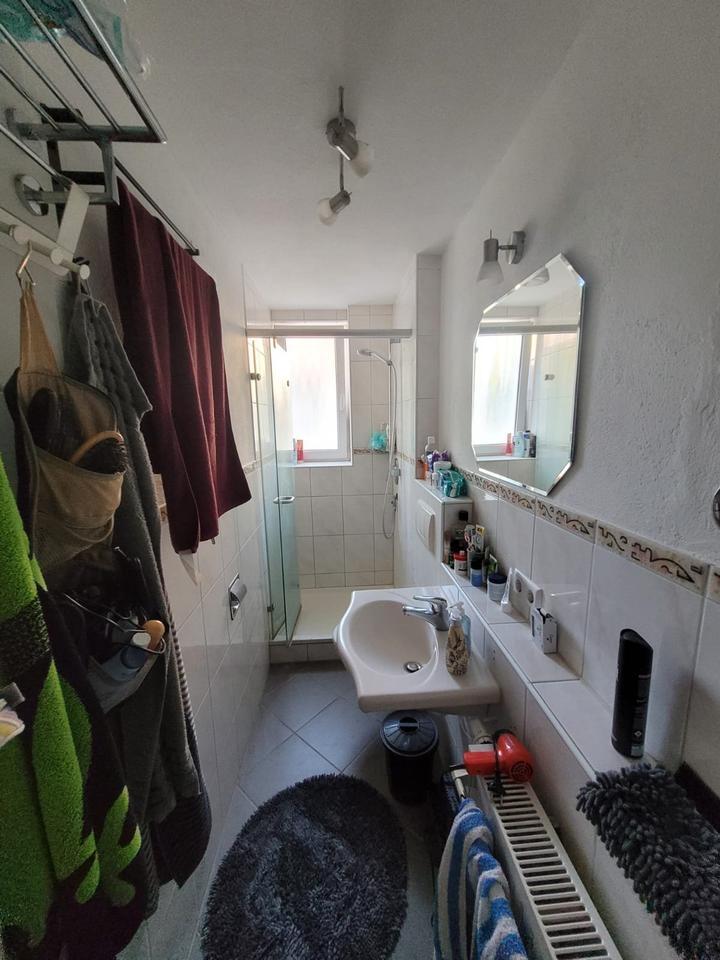 Schönes Zimmer in einer 3-er WG ab SOFORT frei