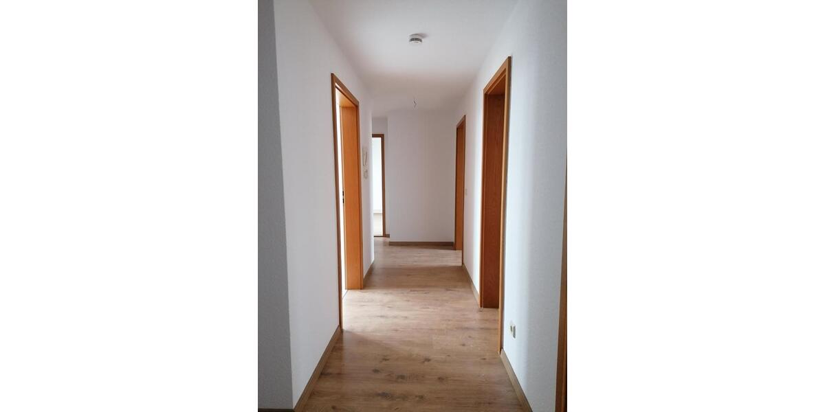 Etagenwohnung Gröningen - 3 Zimmer, 72 m&sup2;, 430&euro; | Angebot:25477562