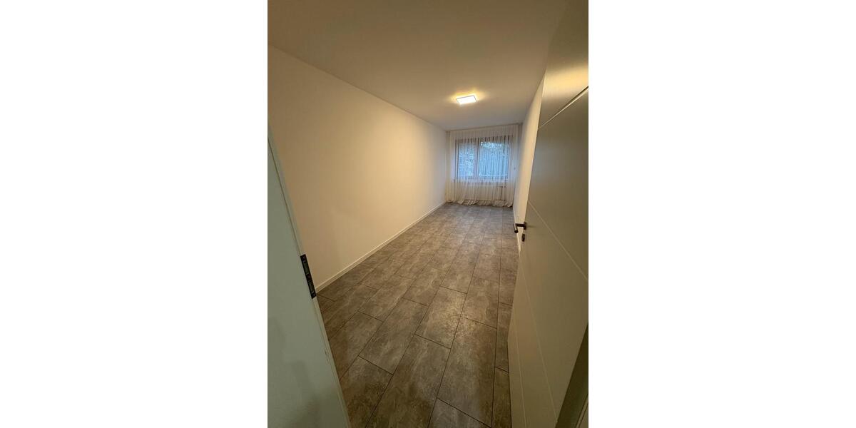 Etagenwohnung Pfullingen - 4 Zimmer, 87 m&sup2;, 1.300&euro; | Angebot:24677397
