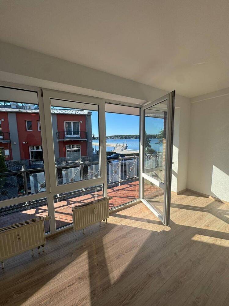 Sonnige 2-Zimmer-Wohnung am Hafen direkt über der Hafenkneipe
