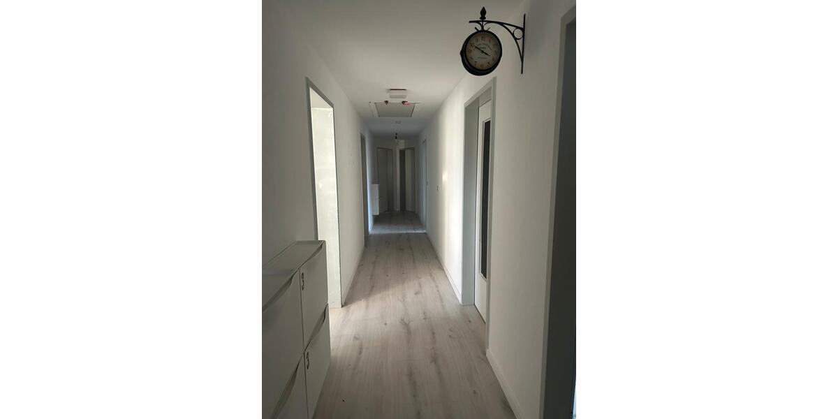 Wohnen auf Zeit Lemgo - 6 Zimmer, 120 m&sup2;, 410&euro; | Angebot:24868324