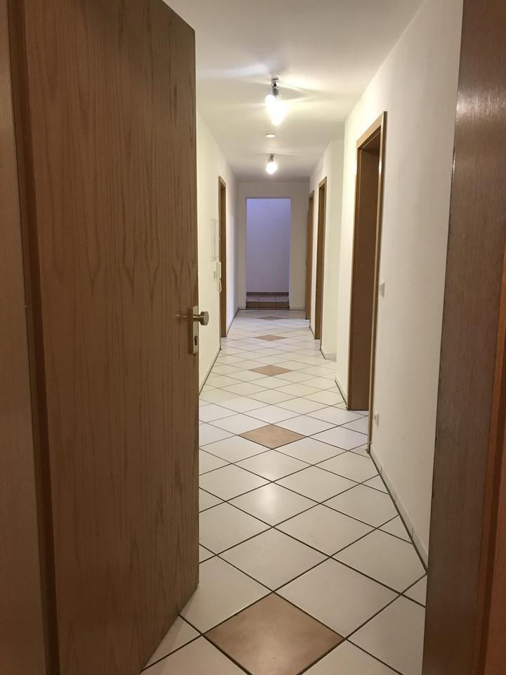 Sofort Einziehen! Modernes Wohnen im Grünen: 4-Zimmerwohnung mit Balkon in Oberneuching