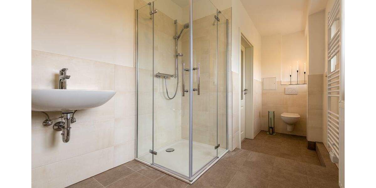 Wohnen bei Leipzig: 2 Zimmer, Bad neu, Echtholz-Parkett, PKW-Stellplatz 2 zimmer