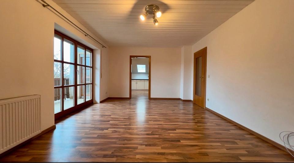 Schöne und gepflegte 4 Zimmer Wohnung mit Balkon in Egweil 4 zimmer