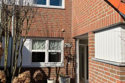 1A Lage, RMH mit Einbauküche, Fußbodenheizung, Stellplatz, Garage 4 zimmer