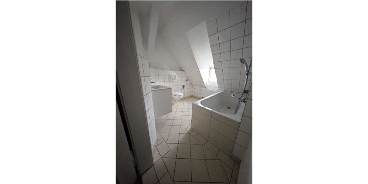 3 Raum Wohnung im DG im denkmalgeschützten Altbau in Kahla 3 zimmer