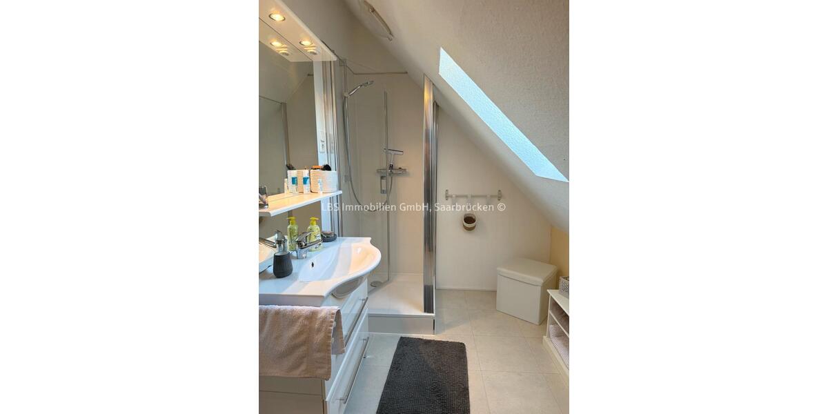 Etagenwohnung Saarbrücken Neue Bremm - 4 Zimmer, 102 m&sup2;, 950&euro; | Angebot:25973503