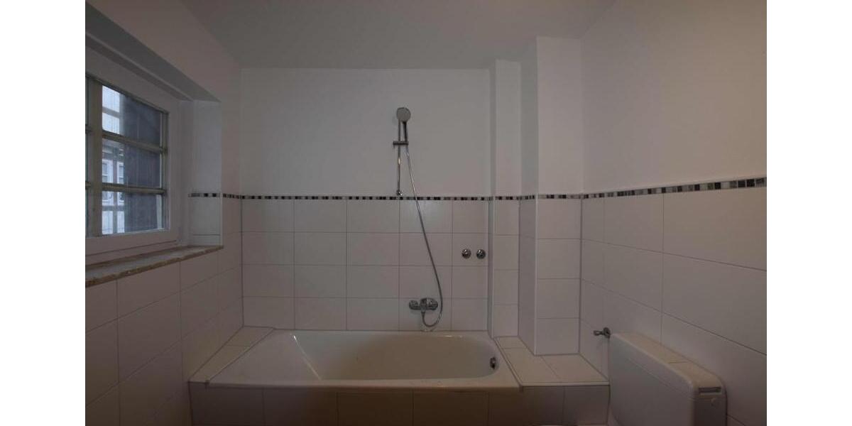 +++ Ich wurde renoviert! Charmante 4-Raumwohnung über 2 Etagen mit Tageslichtbad +++ 4 zimmer