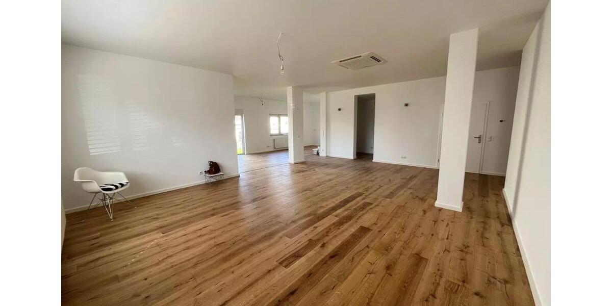 Hochparterre Bad Homburg vor der Höhe Gonzenheim - 5 Zimmer, 175 m&sup2;, 1.990&euro; | Angebot:25380898