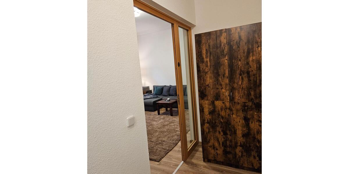 Hochparterre Frankfurt (Oder) - 1 Zimmer, 75 m&sup2;, 1.200&euro; | Angebot:26112834