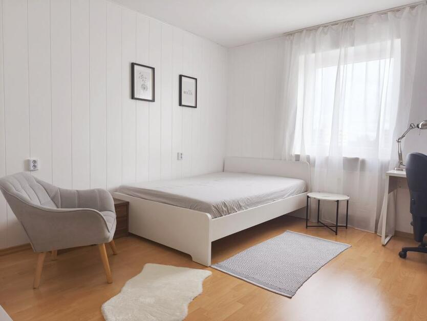 WG-Zimmer in 2er-Frauen-WG, vollmöbliertes, nähe Krones & BMW zimmer