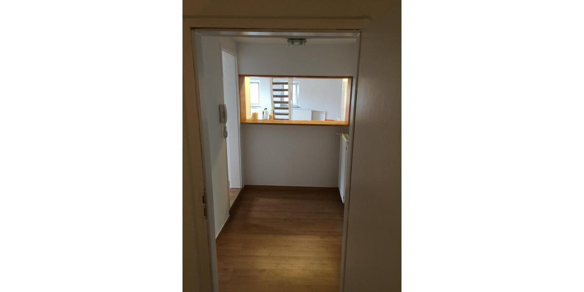 Schöne Dachgeschosswohnung im Grünen 2 zimmer