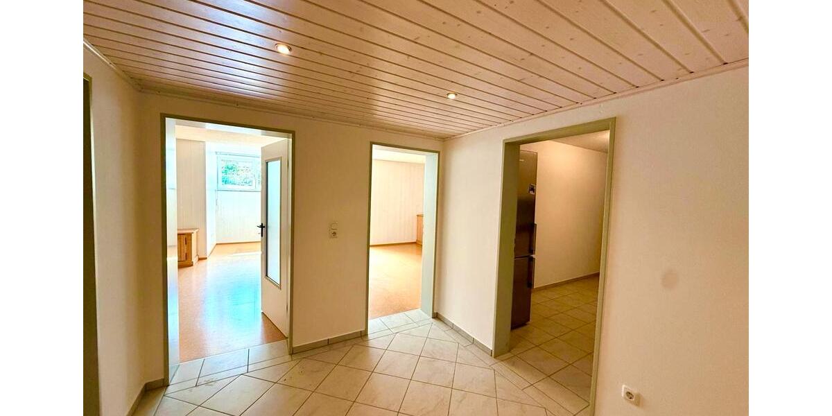 Etagenwohnung Günzburg - 3 Zimmer, 100 m&sup2;, 975&euro; | Angebot:25570683