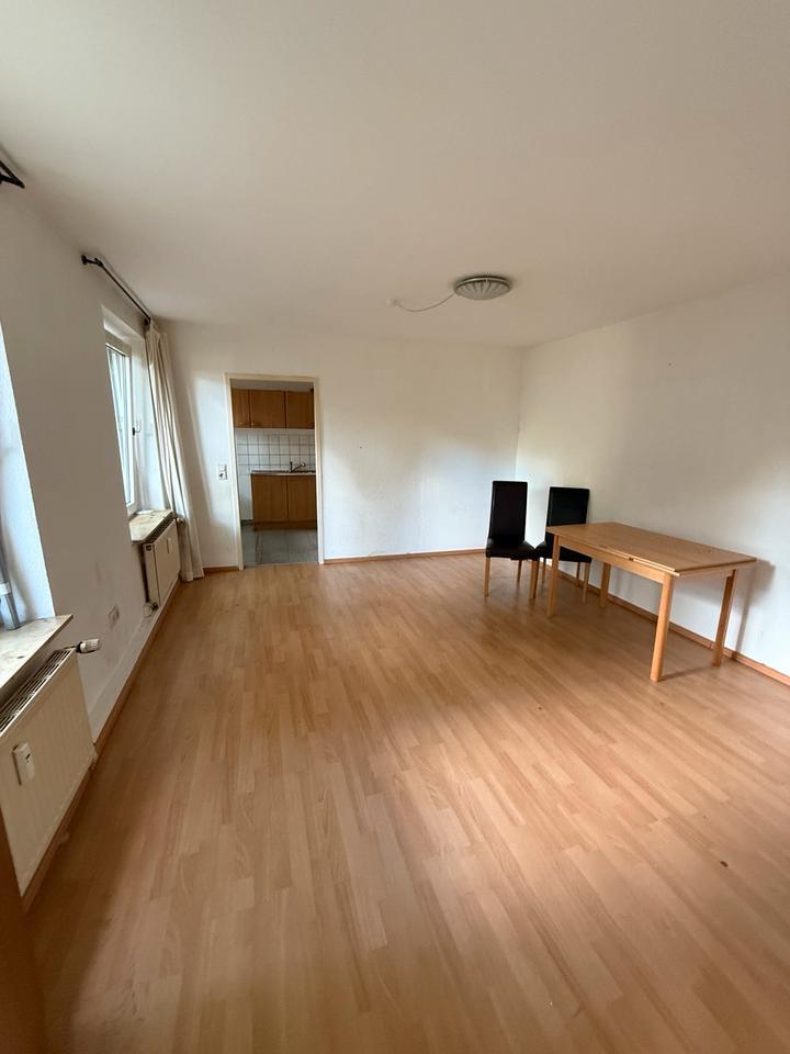 Eine helle zwei-Zimmer Wohnung im Erdgeschoss