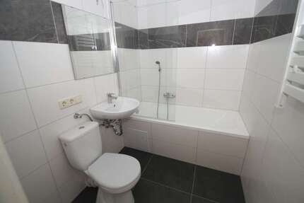 3-Zimmer-Wohnung mit BALKON und Badewanne - Wohnberechtigungsschein erforderlich 3 zimmer
