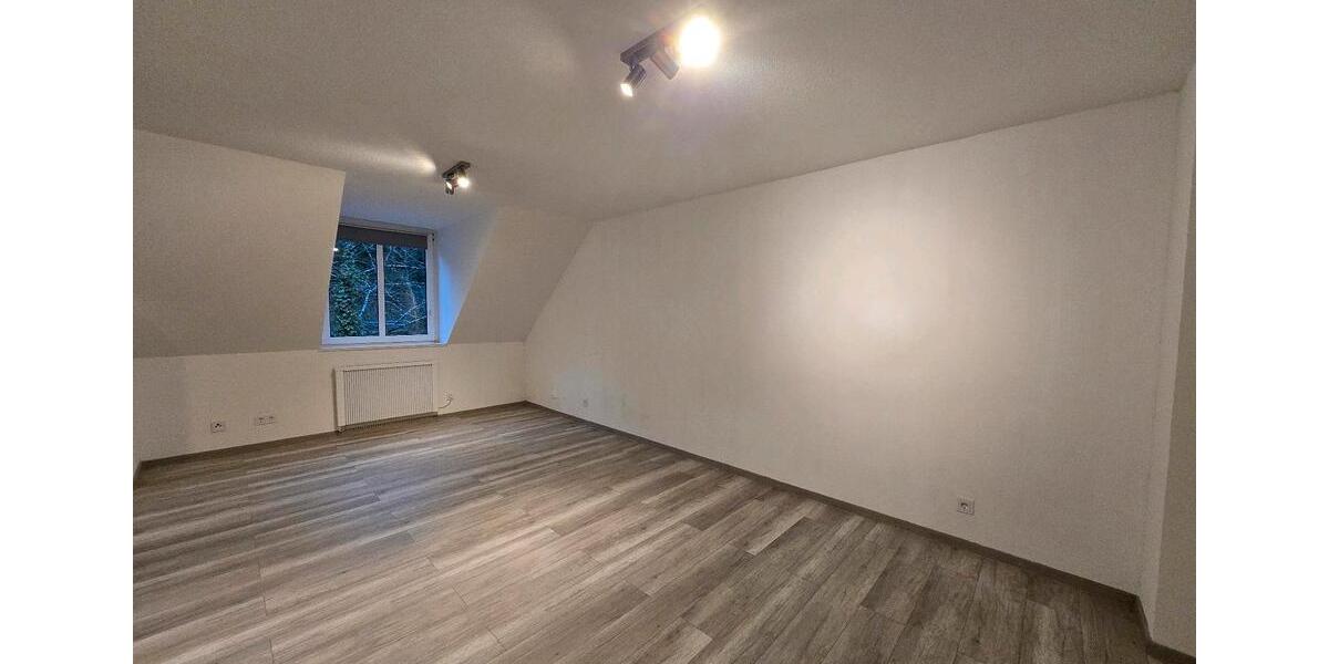 Dachgeschoßwohnung Püttlingen - 2.5 Zimmer, 62 m&sup2;, 780&euro; | Angebot:26050558