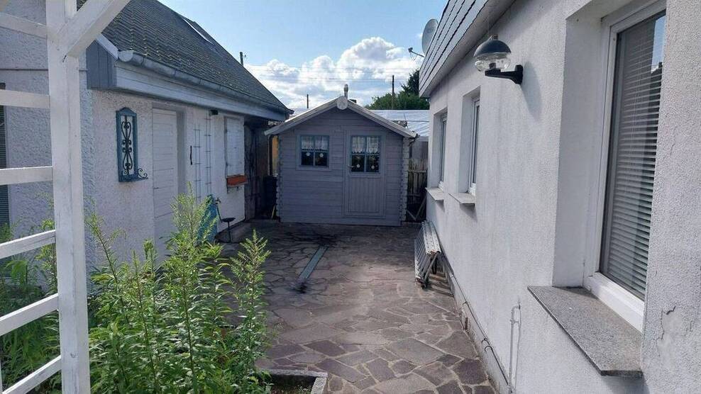 schöner Bungalow, 2,5 Zimmer mit Garage und Garten