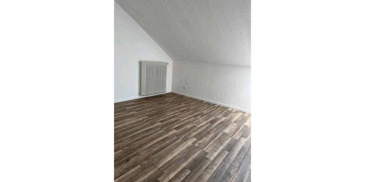 Dachgeschoßwohnung Wölfersheim - 4 Zimmer, 85 m&sup2;, 950&euro; | Angebot:26466653