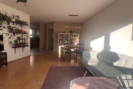 Ideal für Singles und Paare! Helle 2,5 Zimmer Wohnung in Köngen mit Balkon + PKW- Stellplatz! 2 zimmer