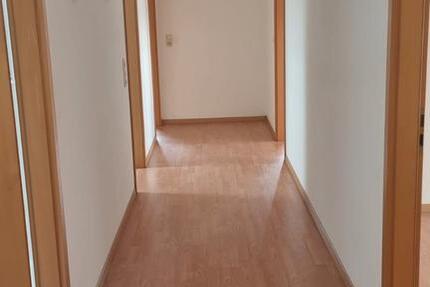 Wohnung Emkendorf - 3 Zimmer, 80 m&sup2;, 900&euro; | Angebot:27606464