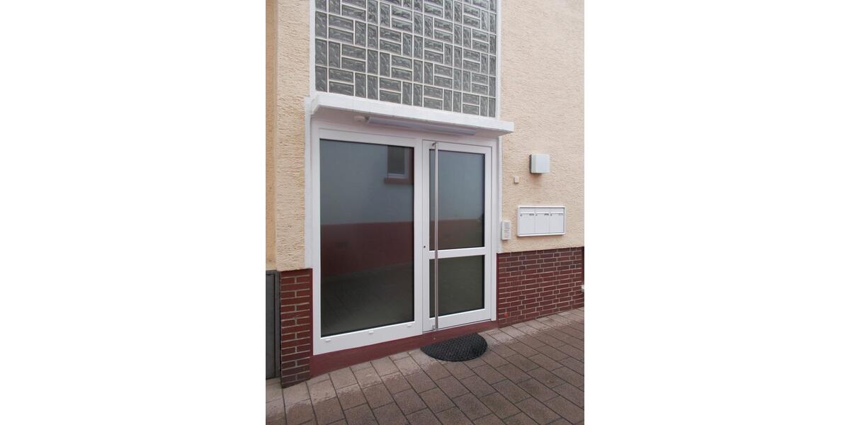 Sehr schöne Dachgeschosswohnung mit großem Balkon 2 zimmer