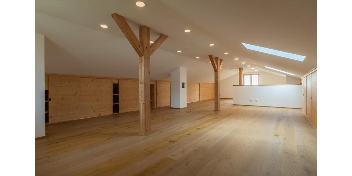 Etagenwohnung Neuburg am Inn - 4.5 Zimmer, 130 m&sup2;, 1.250&euro; | Angebot:26131537