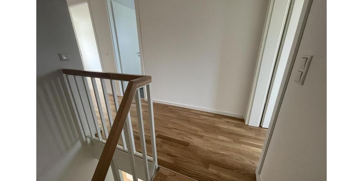 Doppelhaushälfte Schöneiche bei Berlin - 6 Zimmer, 140 m&sup2;, 2.500&euro; | Angebot:23971007