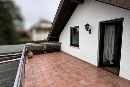 Großzügige 2,5 Zimmer-Wohnung mit Dachterrasse und Balkon 2 zimmer