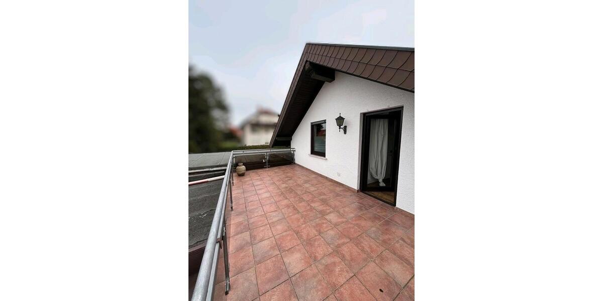 Großzügige 2,5 Zimmer-Wohnung mit Dachterrasse und Balkon 2 zimmer