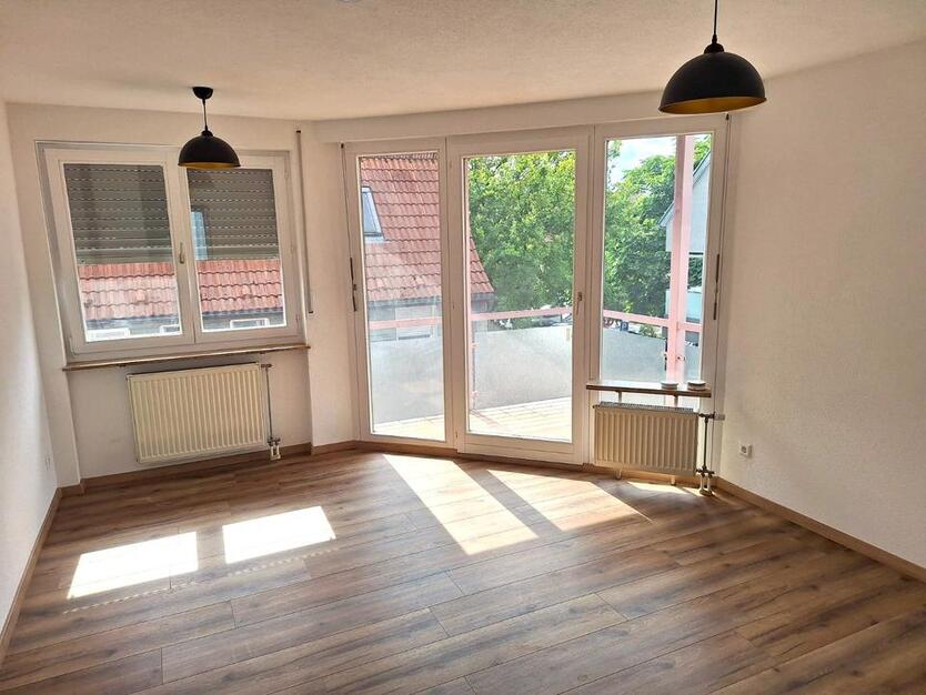 2-Zimmer-Wohnung mit Blkon, EBK, Stellplatz nähe S-Bahn Ditzingen