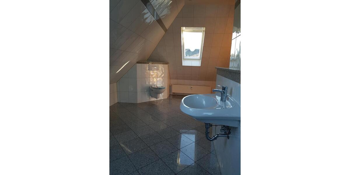 Dachgeschoßwohnung Hohenstein-Ernstthal Ernstthal - 3 Zimmer, 85 m&sup2;, 595&euro; | Angebot:25255010
