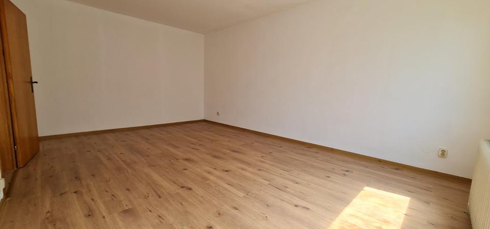 Wohnen auf Zeit Niedernhausen - 6 Zimmer, 160 m&sup2;, 12&euro; | Angebot:24752470