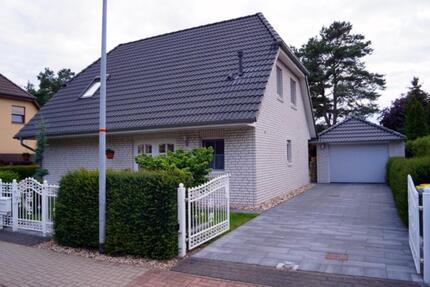Einfamilienhaus mit Garage