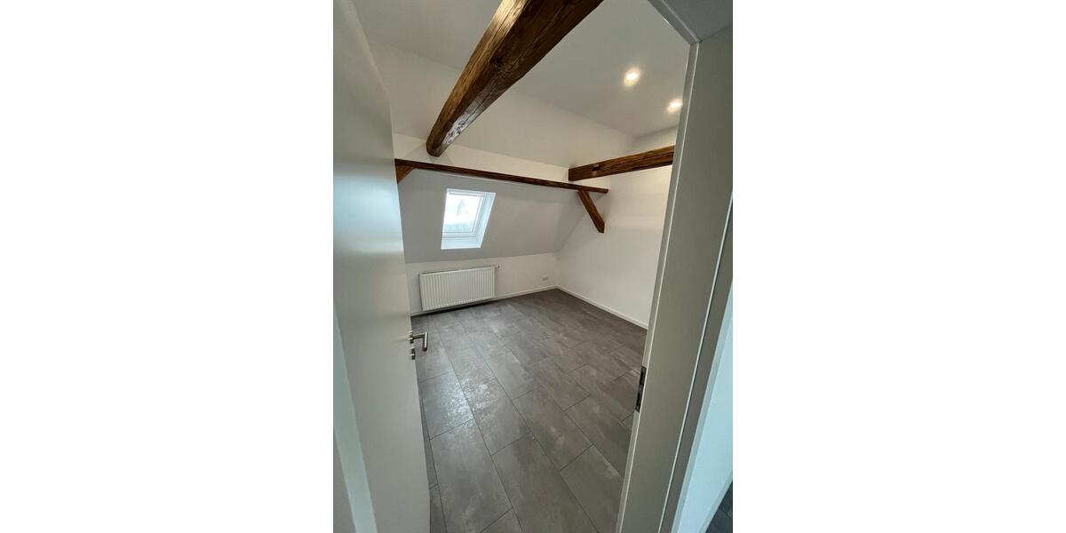 Dachgeschoßwohnung Rottweil - 3.5 Zimmer, 120 m&sup2;, 1.090&euro; | Angebot:26416023